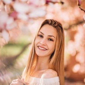 Meet your Posher, Britta